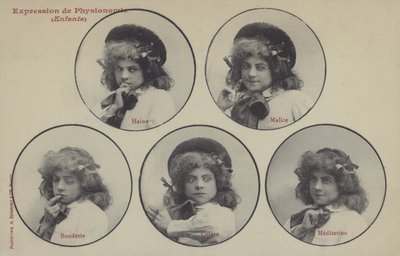 Tjej som drar ansikten (s/v foto) av French Photographer