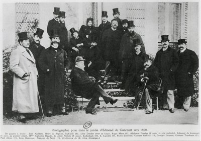 Grupp i Edmond Huot de Goncourts trädgård, ca 1890 av French Photographer