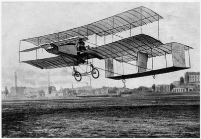 Henri Farman (1874-1958) vid Issy-les-Moulineaux i sitt plan Voisin-Farman 1, 1907 (fotolitografi) av French Photographer