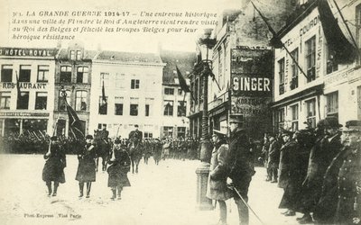 Kung George V och kung Albert I besöker en by i Flandern (s/v foto) av French Photographer