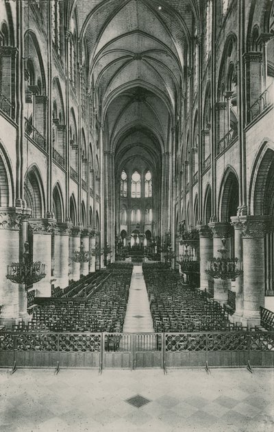 Kyrkans långhus Notre-Dame, Kyrkans långhus Notre-Dame (fotogravyr) av French Photographer
