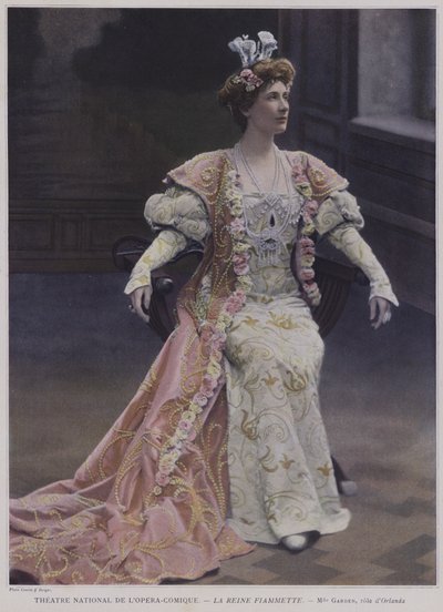 Mary Garden som Orlanda i La Reine Fiammette (färgad bild) av French Photographer