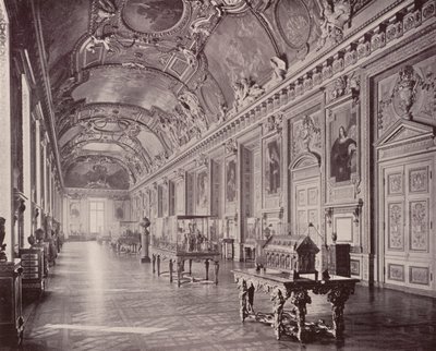 Paris: Gallery of Apollo, Louvren, blickar söderut (s/v foto) av French Photographer