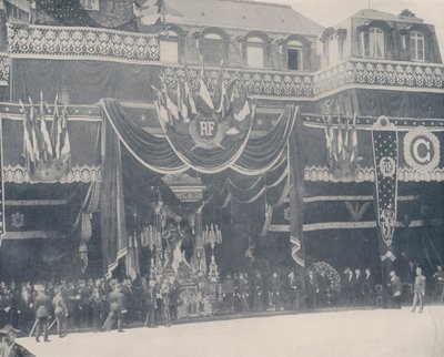 Paris: The Remains of President Carnot Liing in State (s/v foto) av French Photographer