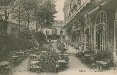 Uteplats på Hotel Ritz, Paris. Vykort skickat 1913. av French Photographer