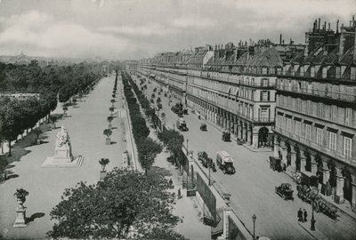Perspektiv på Tuileriernas trädgård och Rue de Rivoli, Perspektiv på Tuileriernas trädgård med Street Rivoli (fotogravyr) av French Photographer