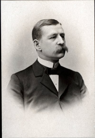Porträtt av Salomon August Andree (1854-1897), svensk ingenjör, fysiker, flygfart och polarforskare. av French Photographer