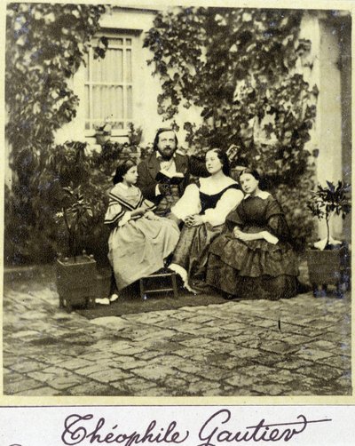 Porträtt av Théophile Gautier (1811 - 1872) i familjen. av French Photographer