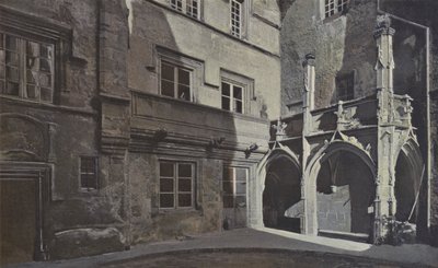 Rodez, hus på Place dEstaing, utsikt över innergården av French Photographer