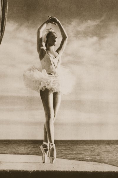 Rosella Hightower i Swan Lake, från Grand Ballet de Monte-Carlo, 1949 (fotogravyr) av French Photographer