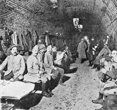 Sovkvarter i Douaumont Fort, ca 1916 (bw foto) av French Photographer