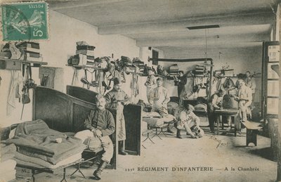 Soldater från franska 121:a infanteriregementet i deras baracker. Vykort skickat 1913. av French Photographer