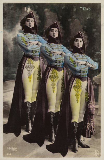Tre identiska kvinnor av French Photographer