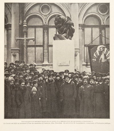 Avtäckning av ett monument som uppförts av sovjeterna till minne av en av Alexander II:s mördare, ur Histoire des Soviets, publ. 1922 (litografi) av French Photographer