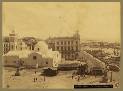 Utsikt över Alger - La Grande Mosquee, ca 1860-1900 (s/v foto) av French Photographer