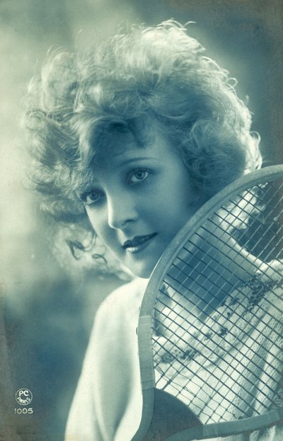 Kvinna med en tennisracket (s/v foto) av French Photographer