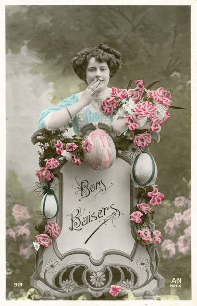 Kvinna med blommor och ägg (färgfoto) av French Photographer