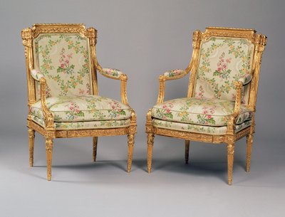 Ett par fåtöljer från en svit av Ludvig XVI-möbler, stämplade av Delaisement, c.1780 (snidat förgyllt trä och klädsel) (se även 222393) av French School