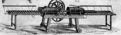 Jordbruksmaskin: en maskin för att tillverka dräneringsrör som presenterades på 1860 års jordbruksutställning i Paris. Gravyr i "" Le Monde Illustré"" nr 168 av 30 juni av French School
