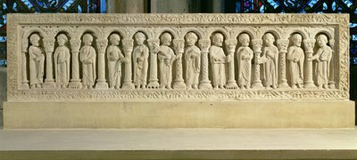 Apostlar under arkader, snidad relief, c.1150 av French School