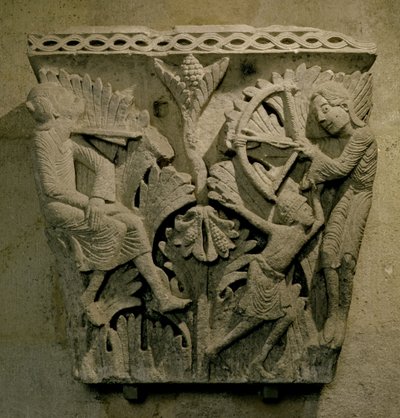 Kapital som föreställer en man som skjuter en pil i halsen på en annan, c.1125-30 (kalksten) av French School
