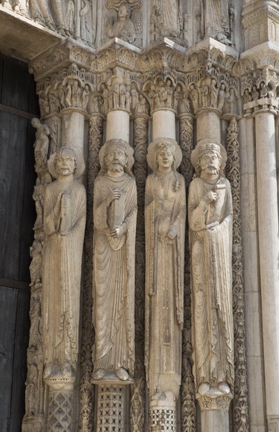 Cathedrale de chartres, detalj av elden till höger om den centrala viken av den kungliga porten, från vänster till höger, en profet, kung David, en drottning, Salomo av French School