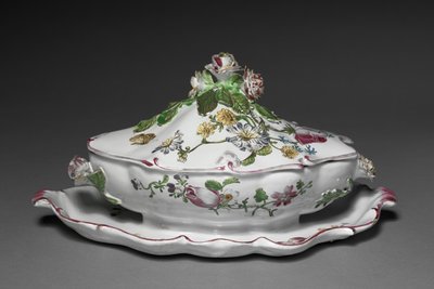 Täckt såsterrin med fäst stativ, tillverkare Veuve Perrin Factory, c.1765 av French School