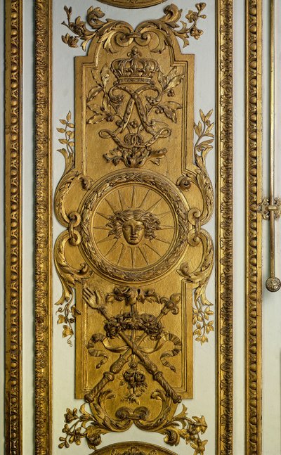 Dörrved av Venussalongen med sol och spira. Versailles från 1600-talet. Slottsmuseet av French School