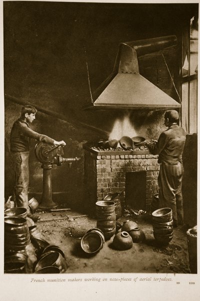 Franska ammunitionstillverkare som arbetade på nosbitar av lufttorpeder, 1914-19 av French School