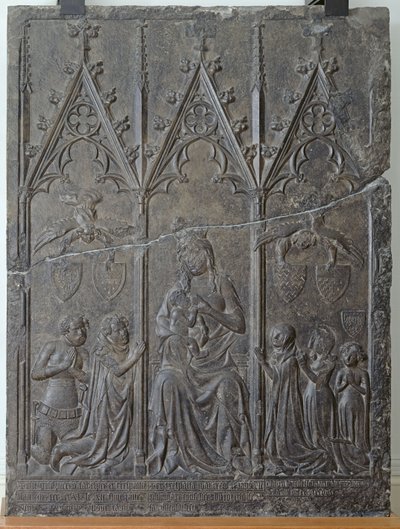 Begravningsstela av familjen Sacquespee, från St. Nicaise-kyrkogården i Arras, 1376 (tournai-sten) av French School