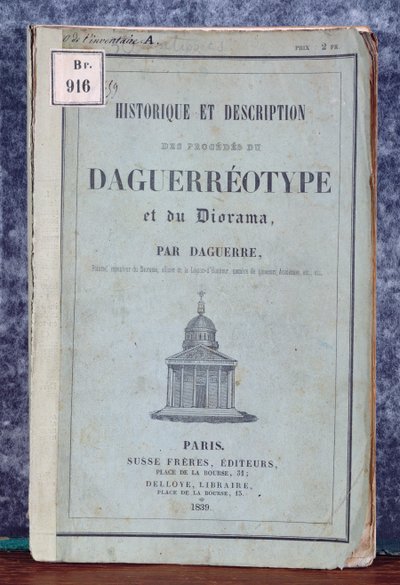Historia och beskrivning av processerna för Daguerreotypi och Diorama, manual som medföljer kameran som marknadsfördes av Daguerre och Giroux 1839 av French School