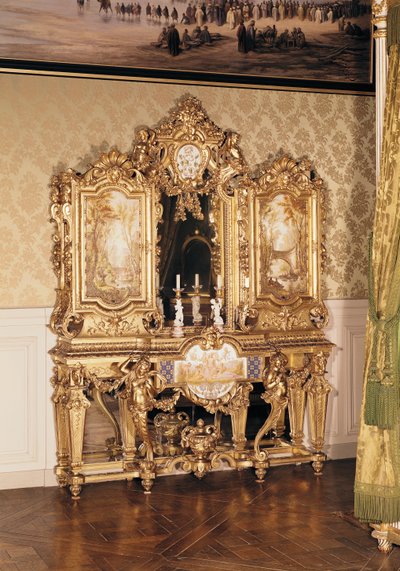 Smyckesskåp som tillhör kejsarinnan Eugenie de Montijo Guzman (1826-1920) 1852-70 (förgylld brons, förgyllt trä och emalj) av French School