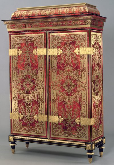 Louis XIV Armoire, ca 1710 (rött sköldpaddsskal med mässingsinlägg) av French School