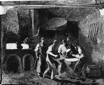 Tillverkning av gevärskanoner: arbetare som arbetar med järn med en hammare, efter smältning, för att tillverka plåtar. Gravyr i "" Le Monde Illustré"" nr 35 av 12 december 1857. av French School