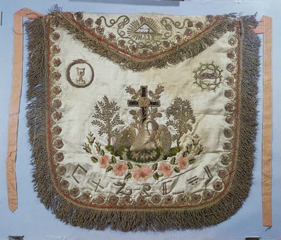 Frimurarförkläde med olika symboler (broderat siden) av French School