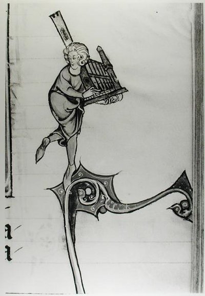 Fr 95 fol.273 Musiker som spelar en portativ orgel, från lHistoire de Merlin, c.1280-90 av French School