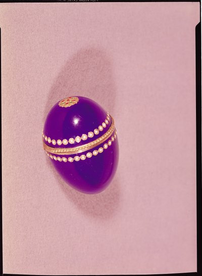 Necessaire i form av ett ägg, Sevres, 1775 (keramik) av French School