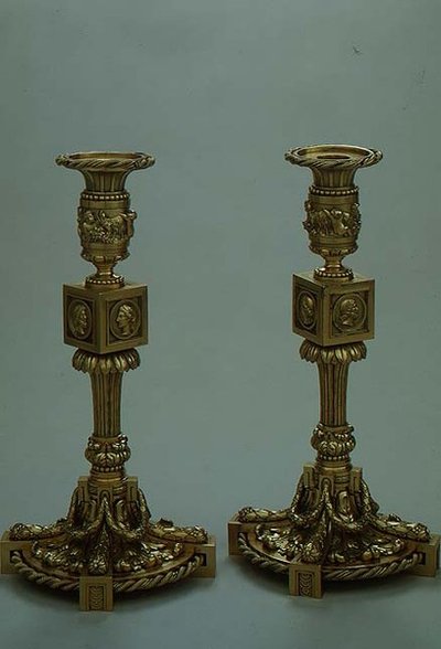 Ett par ljusstakar av Boucheron, 1783 (förgylld silver) av French School