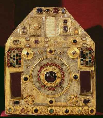 Phylactery eller pentagonal relikvie, 10-11-talet (trä, koppar, förgyllt silver och halvädelstenar) av French School