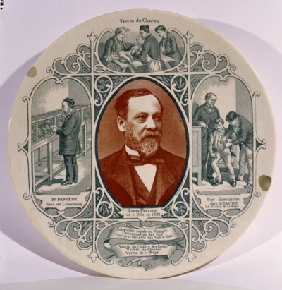 Tallrik med ett fotografi av Louis Pasteur (1822-95) av Pierre Petit (1832-1909), och scener från hans liv (keramik) av French School