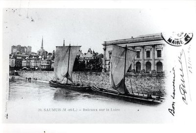 Vykort som visar pråmar på Loire vid Saumur, Frankrike, före 1914 (s/v foto) av French School