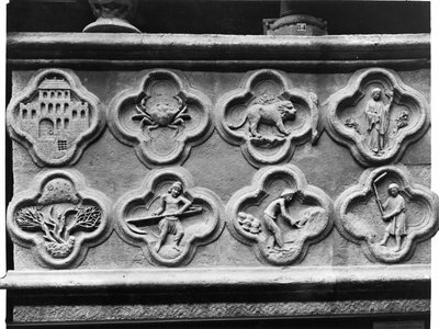 Quatrefoils of the Prophet Aggee: Templet återuppbyggt, och den torkade jorden, och quatrefoils med Zodiakens tecken och årets arbete, från katedralen Notre-Dame i Amiens (gips) av French School