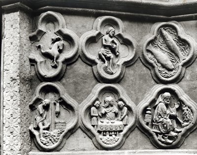 Quatrefoils med zodiakens tecken och årets arbete, från katedralen Notre-Dame i Amiens (gips av sten) av French School