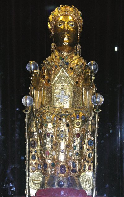 Relikviestaty av St. Foy, ca 980 (guld, silver, trä, ädelstenar och halvädelstenar) (se även 121295 & 245222) av French School