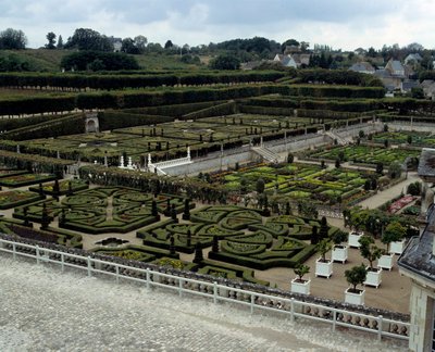 Renässansarkitektur: utsikt över trädgårdarna i Chateau de Villandry byggd i början av 1500-talet, det är ett av slotten i Loire. Villandry, Indre et Loire av French School