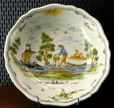 Salladsskål föreställande en hantverkare och båtar på Loire, Nevers, 1800 (keramik) av French School