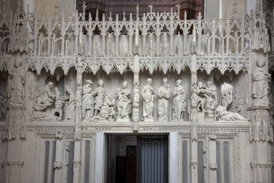 Scener av kören i katedralen i Chartres av French School