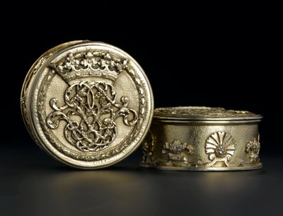 Silverförgylld liten cirkulär låda med lock från toaletttjänsten Lennoxlove, ägd av Frances Teresa Stewart, hertiginna av Richmond och Lennox: French, Paris, analyserad mellan september 1672 och oktober 1674 av French School