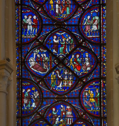 Målat glas i katedralen i Chartres: detalj av Saint Thomass liv av French School