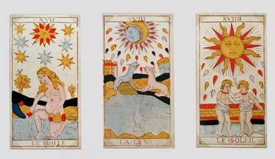 Tre tarotkort föreställande Stjärnan, Månen och Solen (färgad trästick) av French School